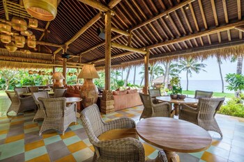 louka beach bali