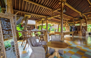 louka beach bali