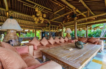 louka beach bali