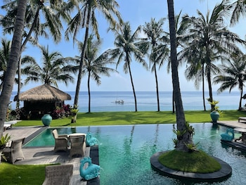 louka beach bali