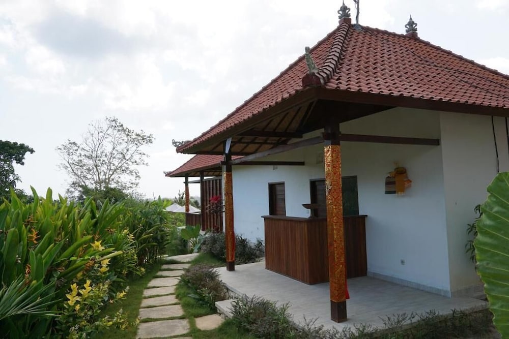 sunset hill lembongan