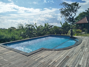 sunset hill lembongan