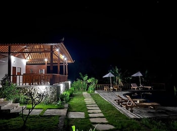 sunset hill lembongan