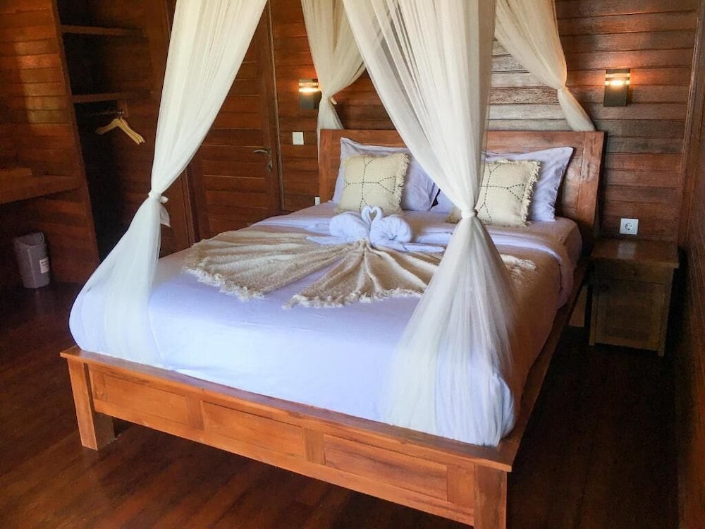 sunset hill lembongan