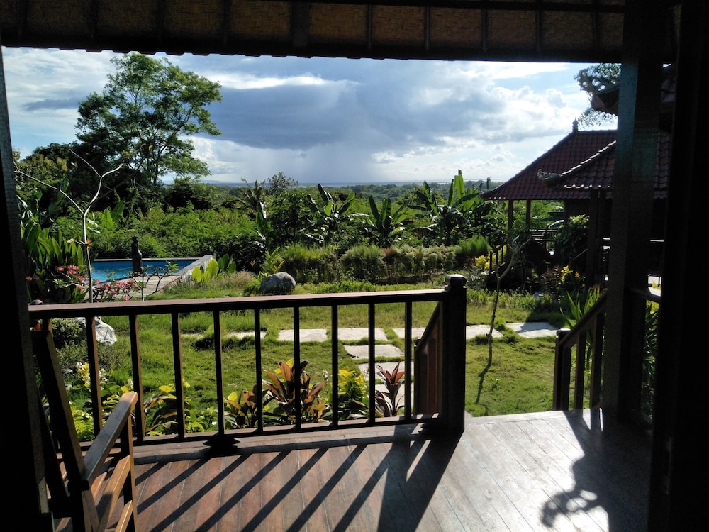 sunset hill lembongan