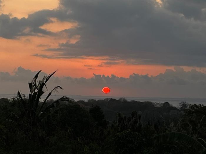 sunset hill lembongan