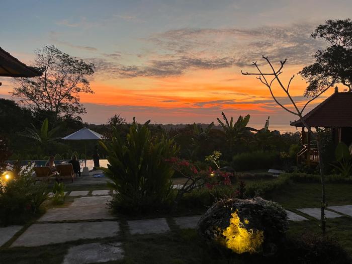 sunset hill lembongan