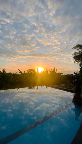 sunset hill lembongan