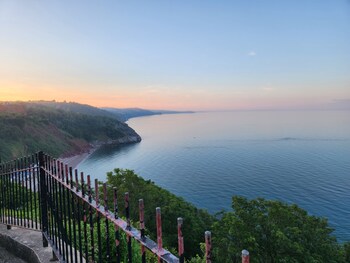 rose court holiday apartments