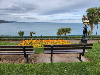 rose court holiday apartments