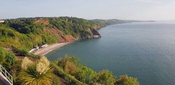 rose court holiday apartments