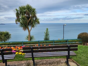 rose court holiday apartments