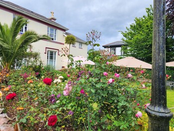 rose court holiday apartments