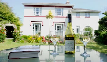 rose court holiday apartments