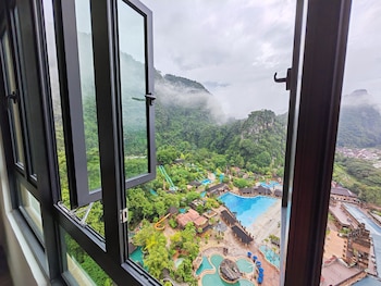 mountain and theme park views cozy suite