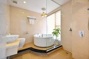 cicilia city hotel saigon center