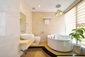 cicilia city hotel saigon center