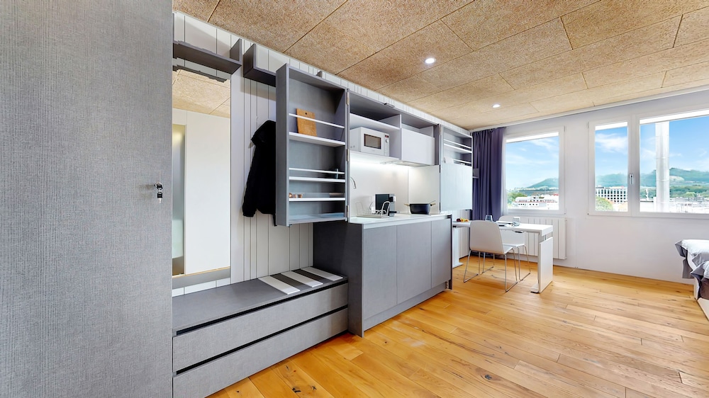 evis home hotel and apartments