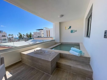 incredibly beautiful condo just steps to the beach