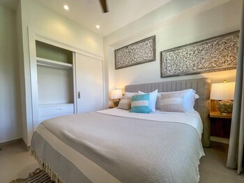 incredibly beautiful condo just steps to the beach