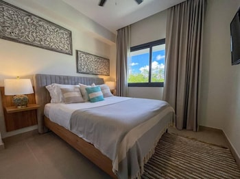 incredibly beautiful condo just steps to the beach