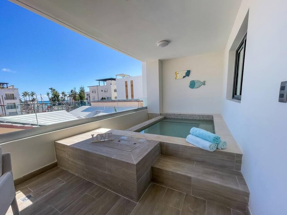 incredibly beautiful condo just steps to the beach