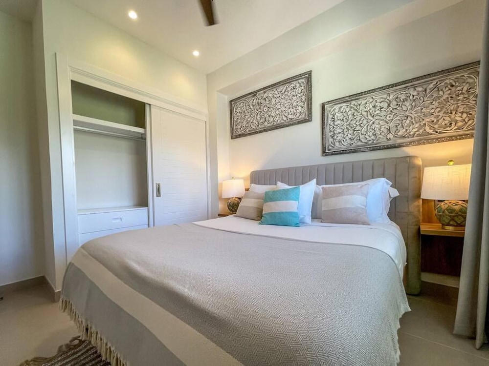 incredibly beautiful condo just steps to the beach