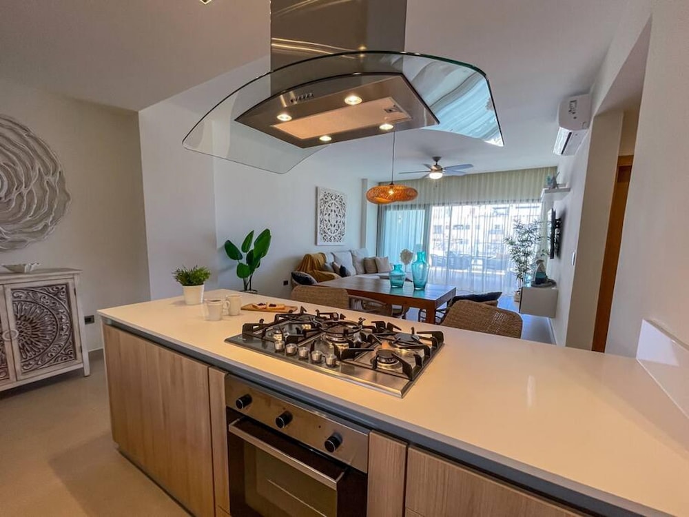 incredibly beautiful condo just steps to the beach