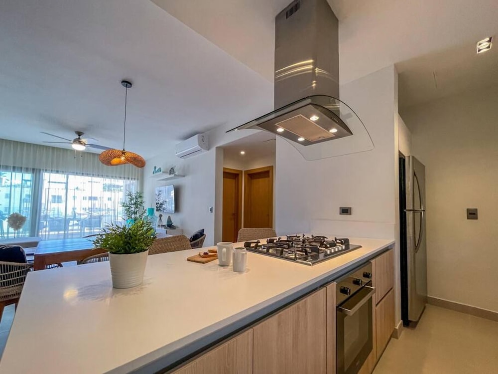 incredibly beautiful condo just steps to the beach