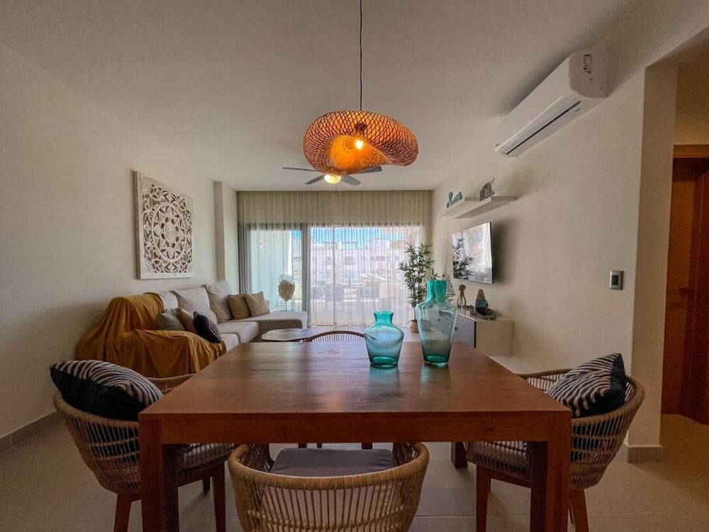 incredibly beautiful condo just steps to the beach