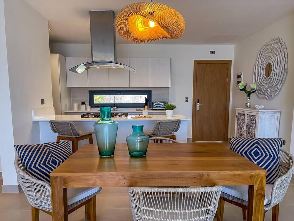 incredibly beautiful condo just steps to the beach