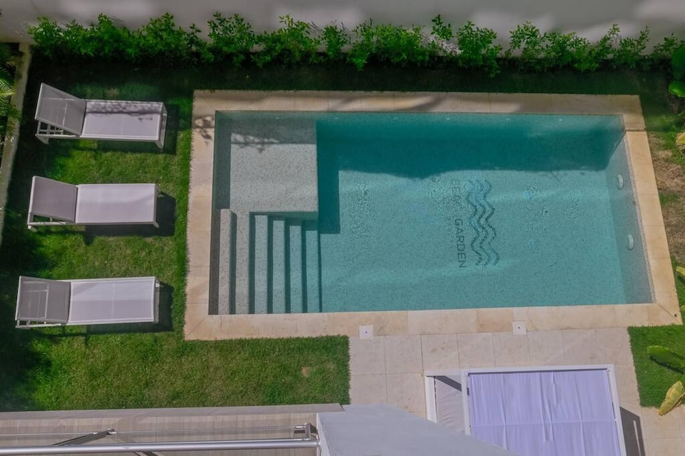 incredibly beautiful condo just steps to the beach