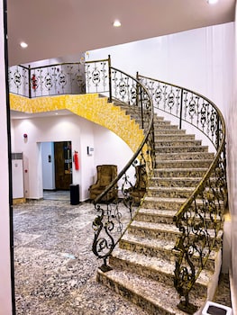 entrust hotel and suites