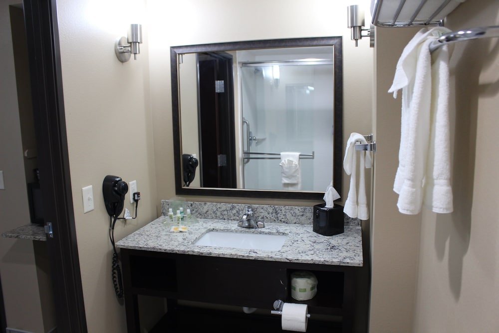 holiday inn salina by ihg