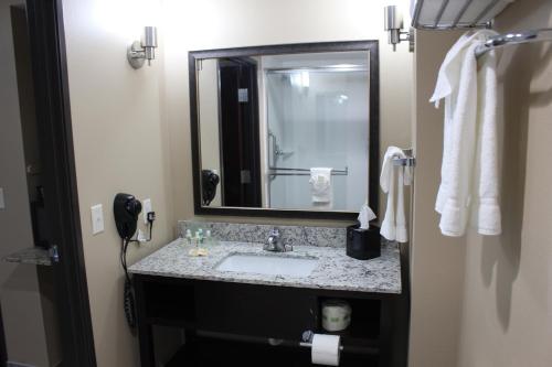 holiday inn salina by ihg