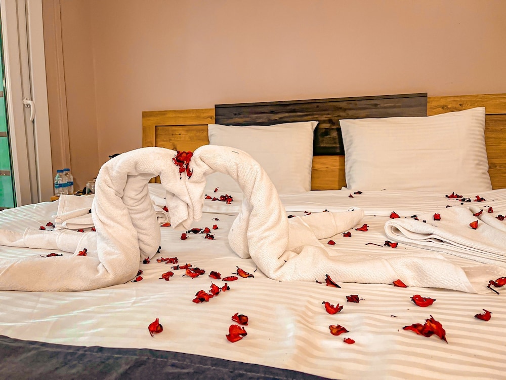 life artemis otel
