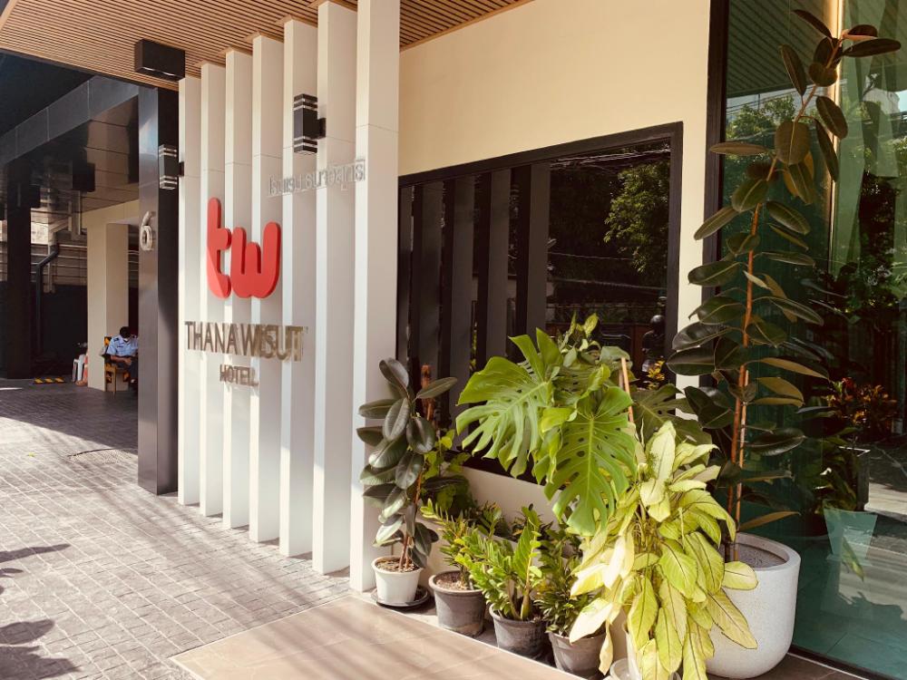 thana wisut hotel