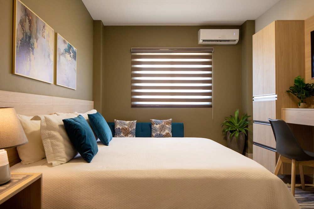 equipetrol suites apart hotel