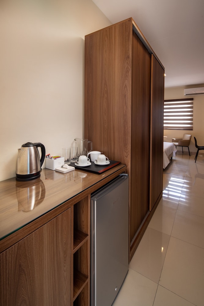 equipetrol suites apart hotel