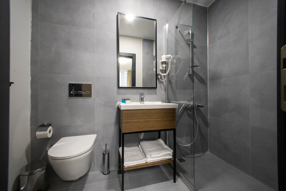 mad inn hotel and spa