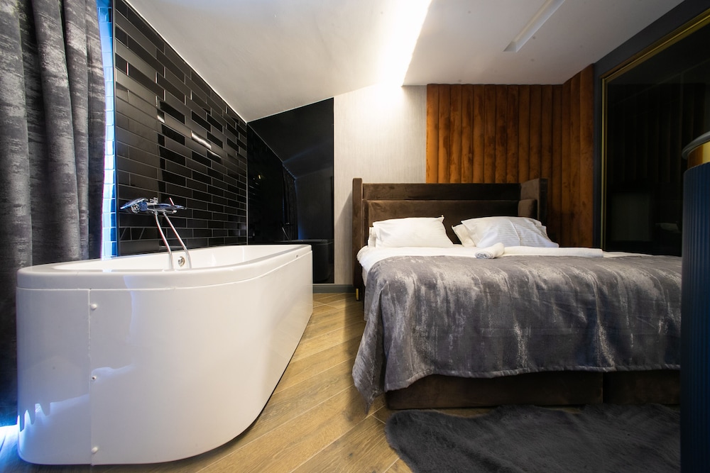 mad inn hotel and spa