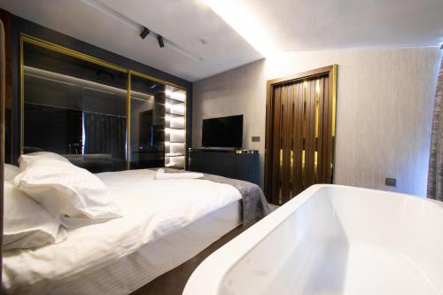 mad inn hotel and spa