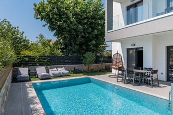 sezian boutique homes and villas