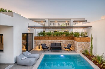 sezian boutique homes and villas