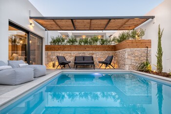 sezian boutique homes and villas