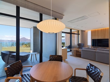 lake toya tsuruga resort hikari no uta