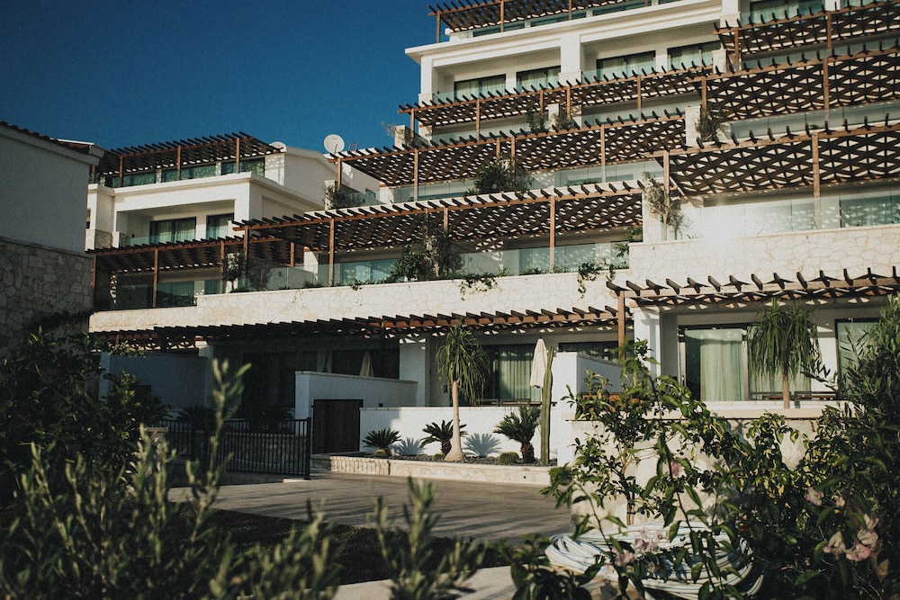 lures hotel