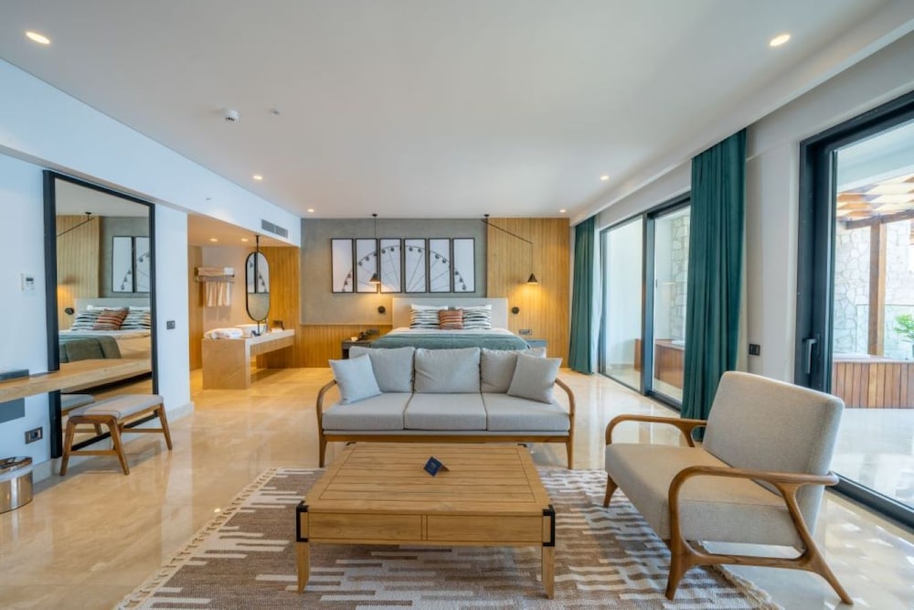 lures hotel