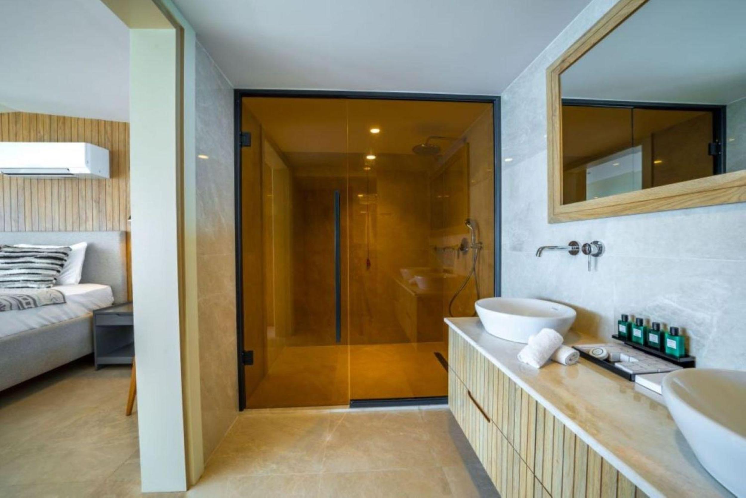 lures hotel