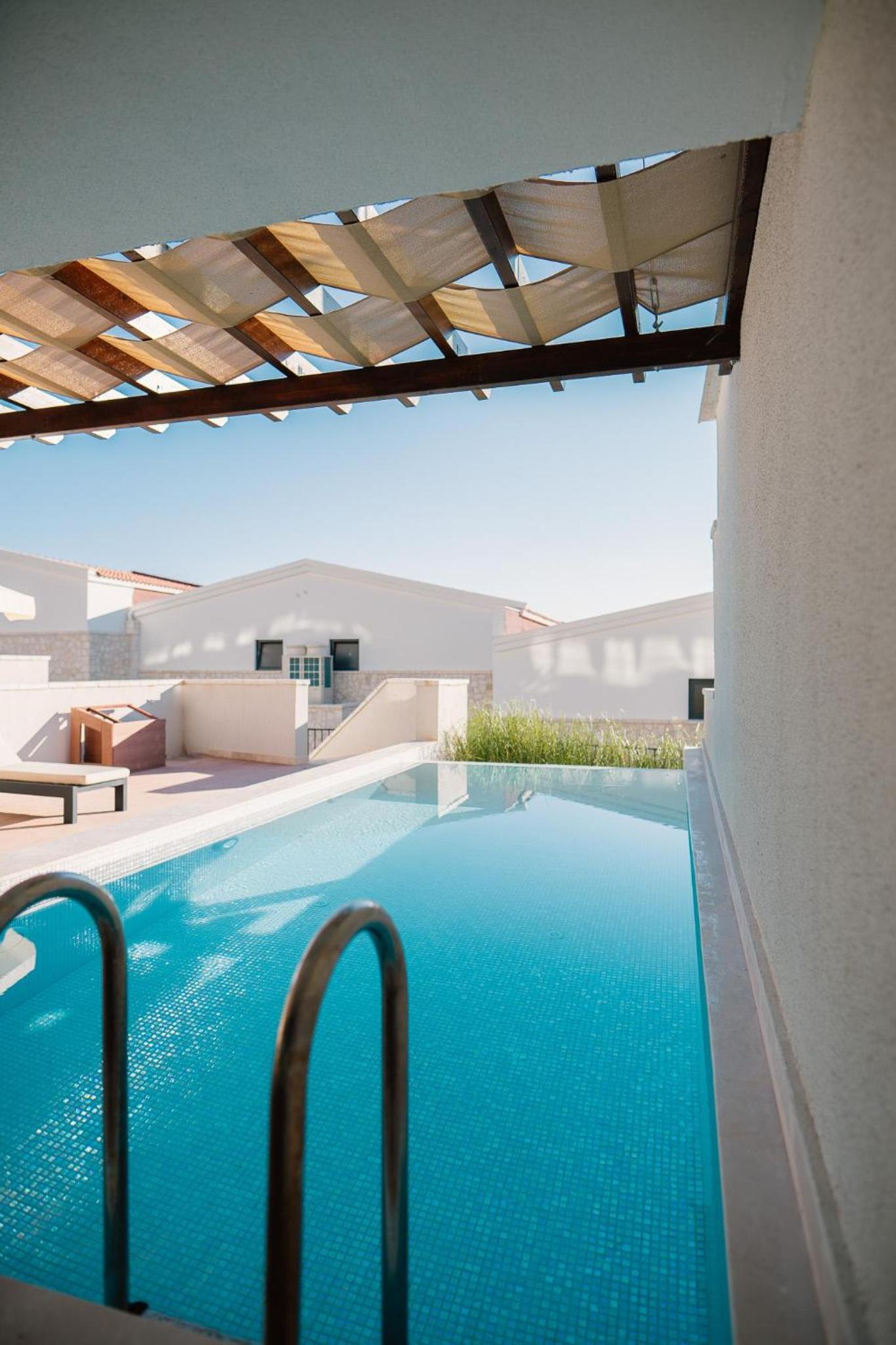 lures hotel